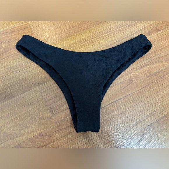 JUNE SWIMWEAR Tropical Off Shoulder Top and Cheeky Black Bikini Bottoms - Picture 7 of 12